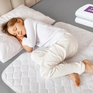 lynmark® kids 2x potty training bed pads for waterproof protection bed protector for potty training & bed wetting toddlers & children, absolute lifesaver for your mattress & sheets, 70x85 cm white