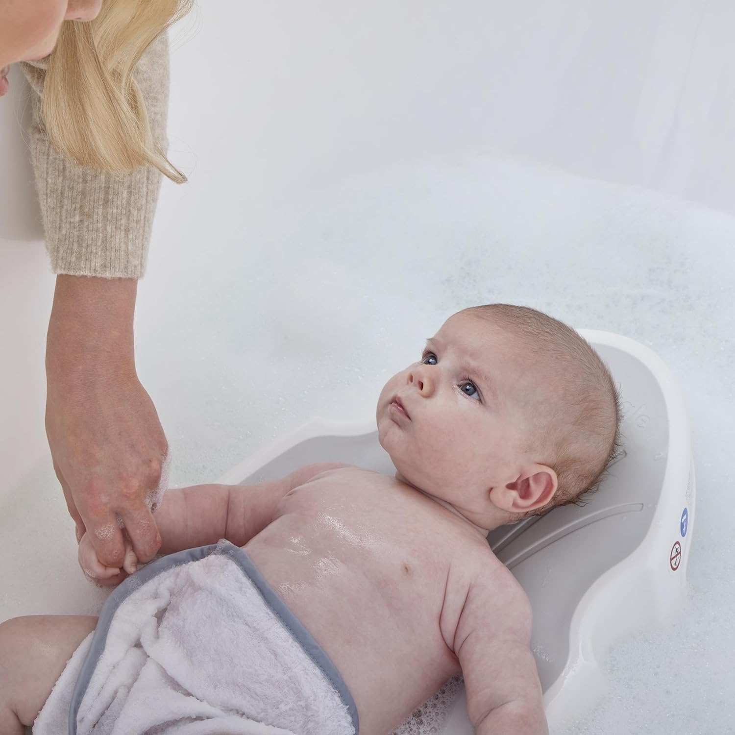 shnuggle | newborn baby bath support | ergonomic soft touch seat | lightweight non slip base | hygienic & compact | perfect for babies up to 6 months / 9 kg | white & grey shnuggle | newborn baby bath support | ergonomic soft touch seat | lightweight non slip base | hygienic & compact | perfect for babies up to 6 months / 9 kg | white & grey